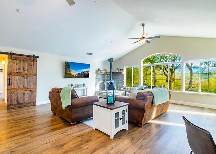 Mystic Mountain Villa, 14 Miles From Yosemite