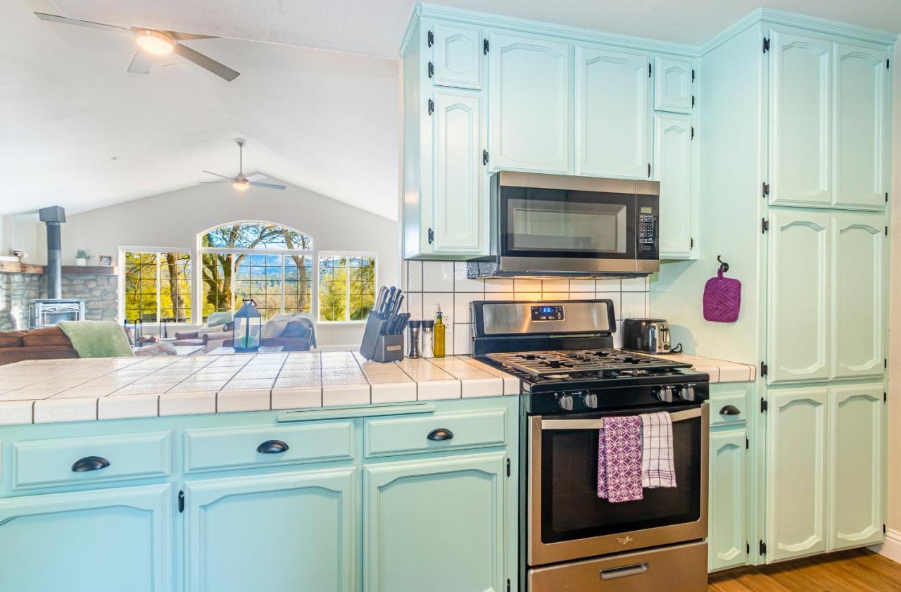 Mystic Mountain Villa, 14 Miles From Yosemite Villa